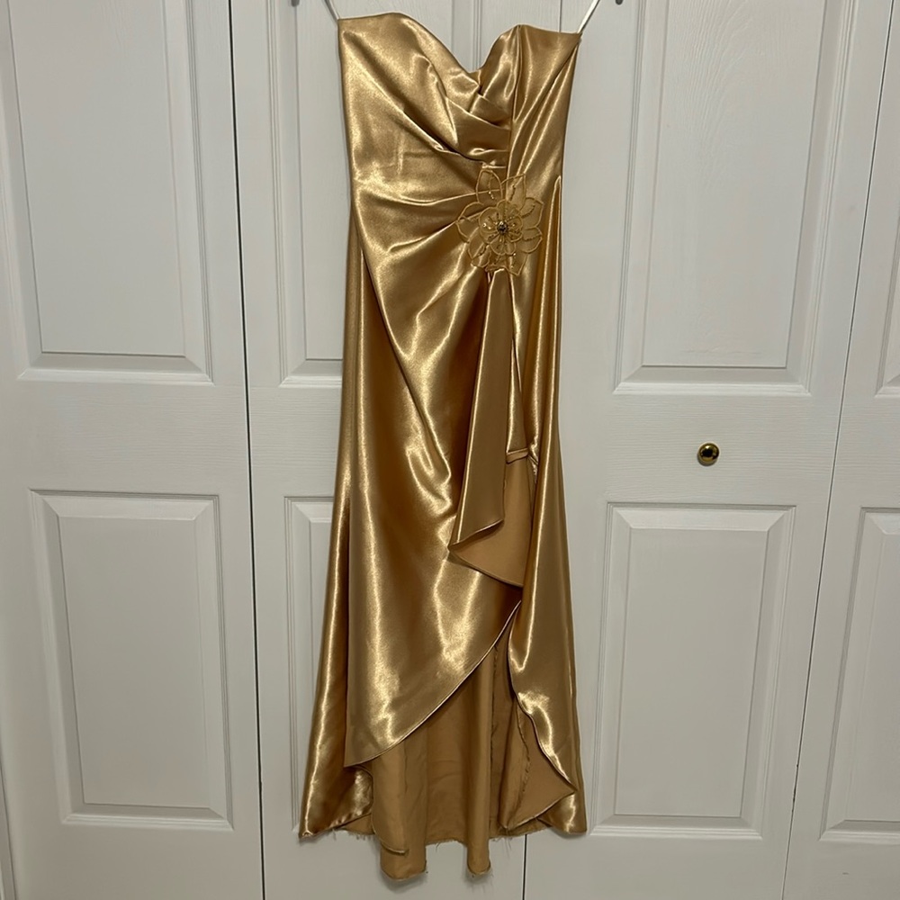 Golden strapless dress